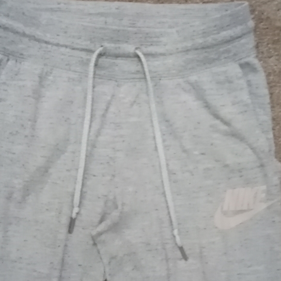 grey nike joggers - Picture 3 of 3